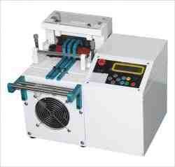 Automatic rubber and plastic sleeve cutting machine